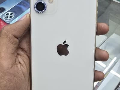 White Apple iPhone 11 Dual Camera White Apple iPhone 11 Dual Camera