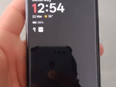 Sleek Android Smartphone for Sale Sleek Android Smartphone for Sale