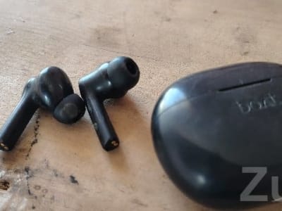 boAt Wireless Earbuds with Charging Case boAt Wireless Earbuds with Charging Case