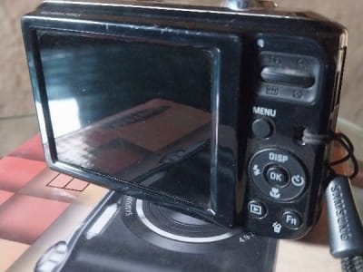 Samsung Digital Camera with Box & Charger Samsung Digital Camera with Box & Charger