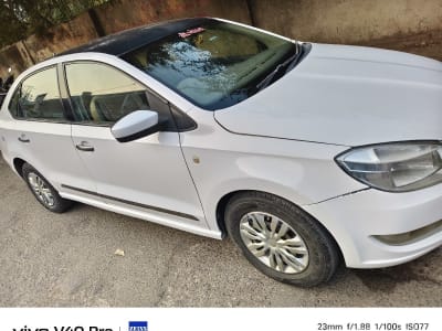 Skoda Rapid 2013 White Sedan for Sale Skoda Rapid 2013 White Sedan for Sale