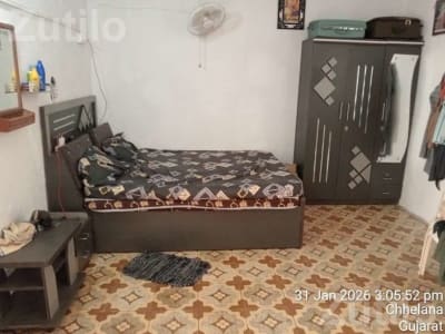 5x6 Wooden Bed with Mattress and Wardrobe 5x6 Wooden Bed with Mattress and Wardrobe