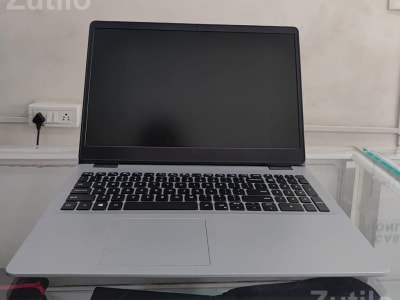 Silver Laptop in Clean Condition Silver Laptop in Clean Condition