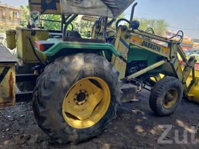 2010 Loader Tractor with Front Bucket 2010 Loader Tractor with Front Bucket