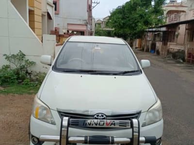 Toyota Innova 2014 8 Seater Family Car Toyota Innova 2014 8 Seater Family Car