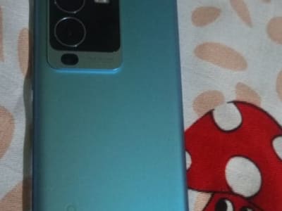 Vivo V25 Pro 5G with Box and Charger Vivo V25 Pro 5G with Box and Charger