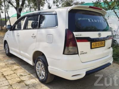 2016 Toyota Innova Diesel 1 Lakh km 2016 Toyota Innova Diesel 1 Lakh km