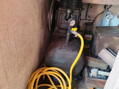 200 Pound Air Compressor in Running Condition 200 Pound Air Compressor in Running Condition