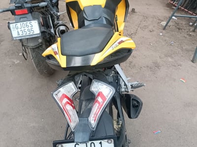 2017 Bajaj Pulsar RS200 Yellow Bike 2017 Bajaj Pulsar RS200 Yellow Bike