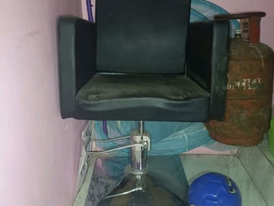 Salon Styling Chair 5 Months Old Salon Styling Chair 5 Months Old