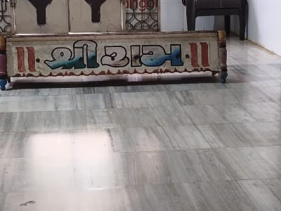 Traditional Wooden Cot with Painted Design Traditional Wooden Cot with Painted Design