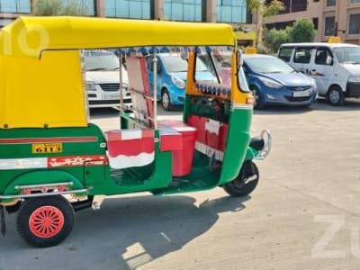 2016 CNG Auto Rickshaw, 2 Owner 2016 CNG Auto Rickshaw, 2 Owner