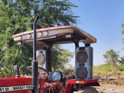 Punjabi Tractor Canopy With Lights, 5 Months Used Punjabi Tractor Canopy With Lights, 5 Months Used
