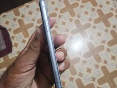 Apple iPhone 11 64GB Mobile Phone Apple iPhone 11 64GB Mobile Phone