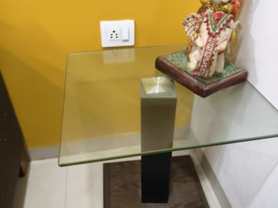 Corner table Corner table
