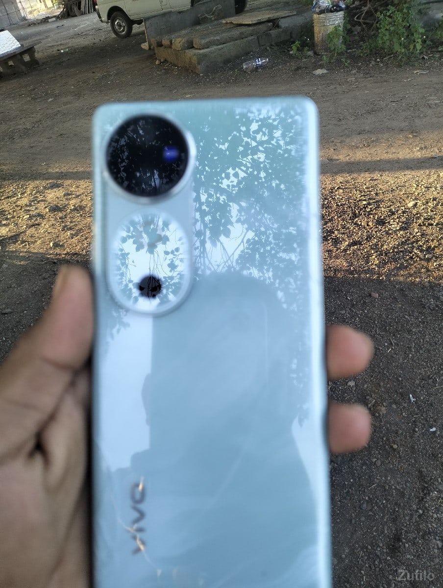 Vivo V 40