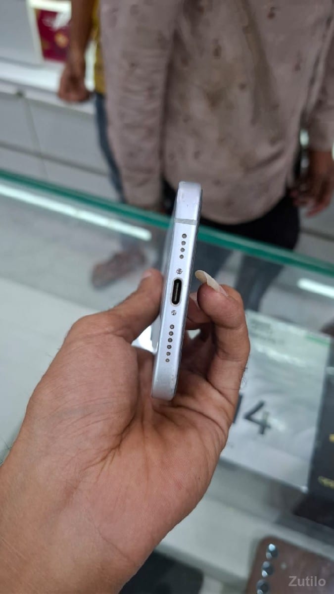iPhone 15+ વેચવાનો છે - મોબાઇલ ફોન - દ્વારકા - Image 3