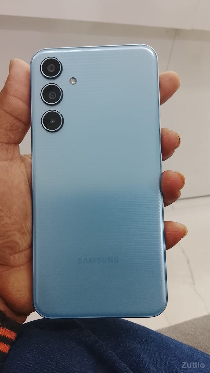 Samsung galaxy A35 વેચવાનો છે
