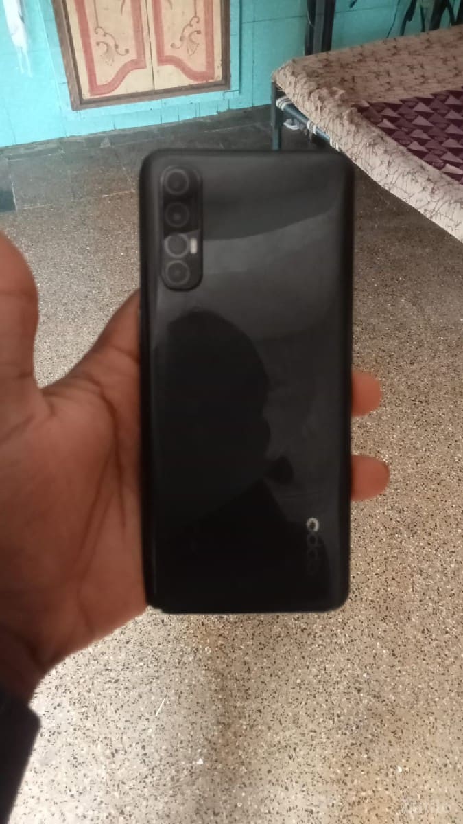 oppo Reno 3 Pro 4G વેચવાનો છે oppo Reno 3 Pro 4G વેચવાનો છે
