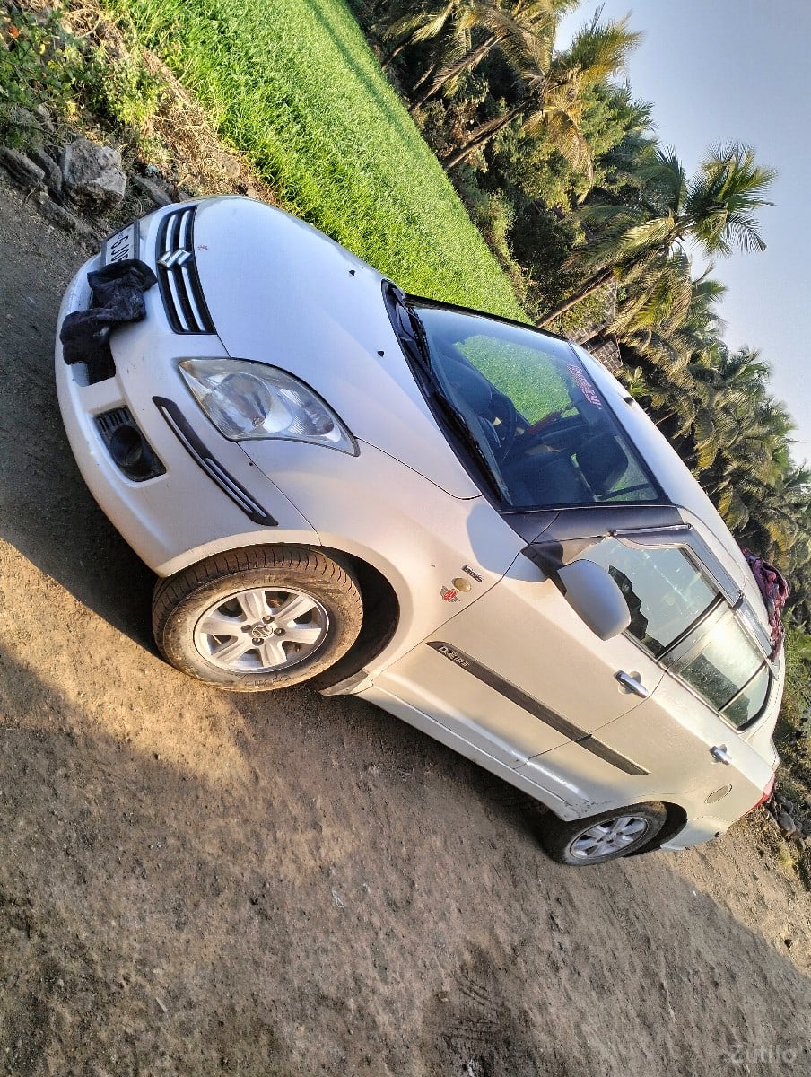 ફોર વ્હીલ વેચવાની છે ફોર વ્હીલ વેચવાની છે
