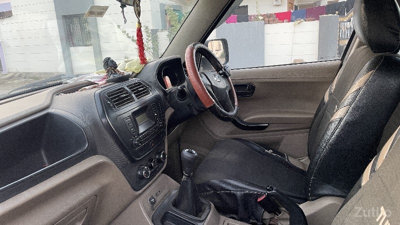 MAHINDRA TUV T6 2017 - Cars - Jamnagar City - Image 3