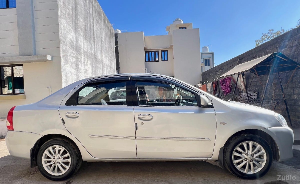 Toyota Etios VX Petrol - કાર - કેશોદ - Image 3