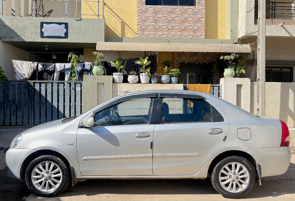 Toyota Etios VX Petrol - કાર - કેશોદ - Image 4
