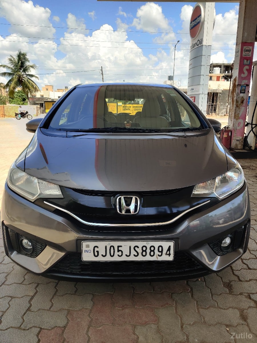 Honda jazz v top modal petrol with