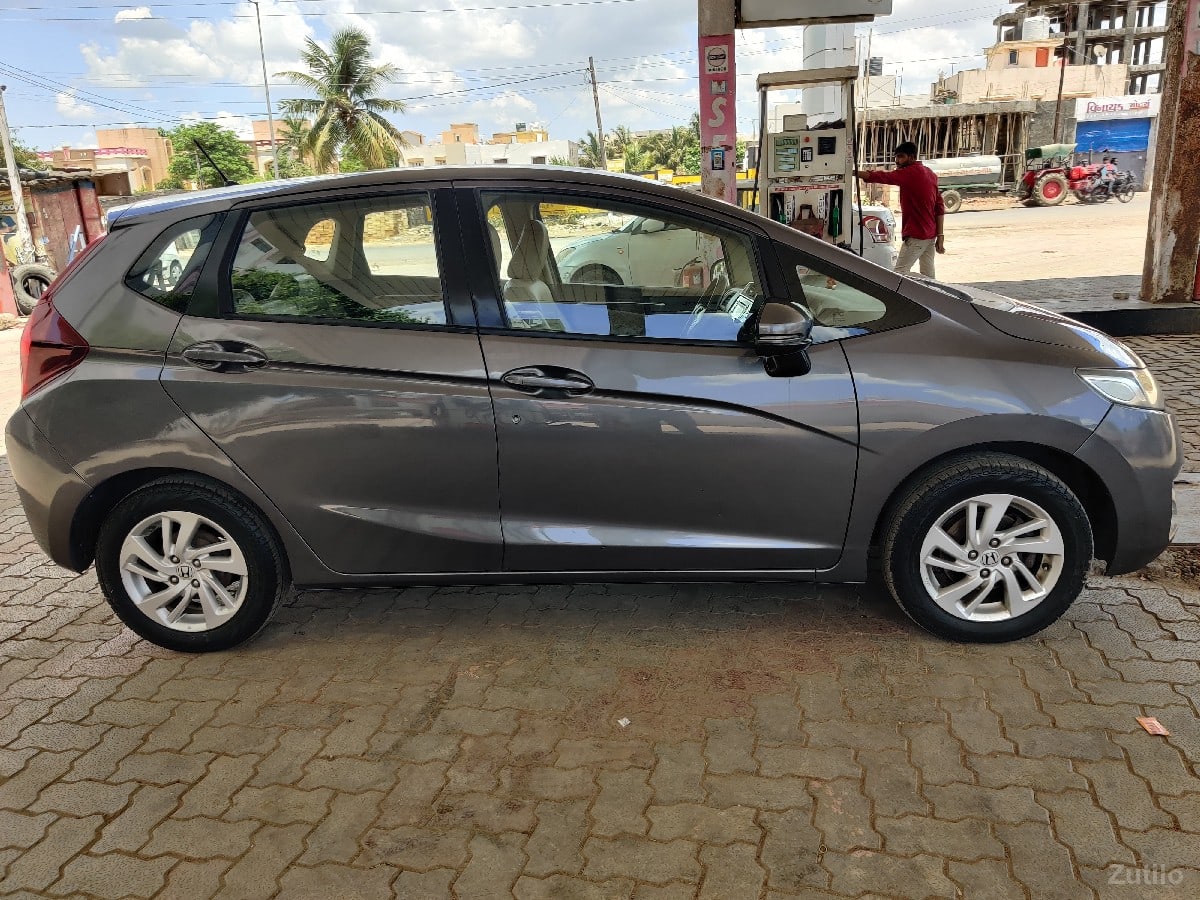 Honda jazz v top modal petrol with - Cars - Keshod - Image 2