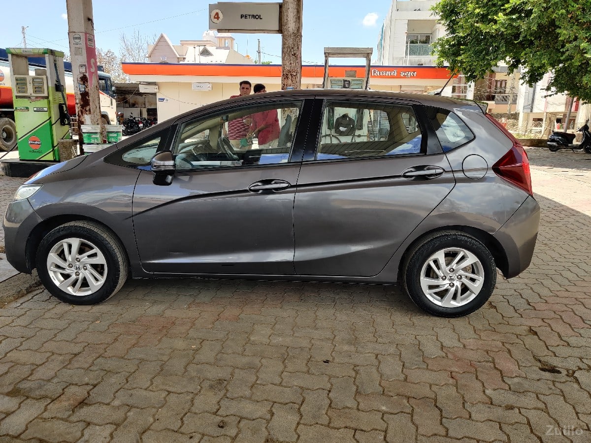 Honda jazz v top modal petrol with - Cars - Keshod - Image 3