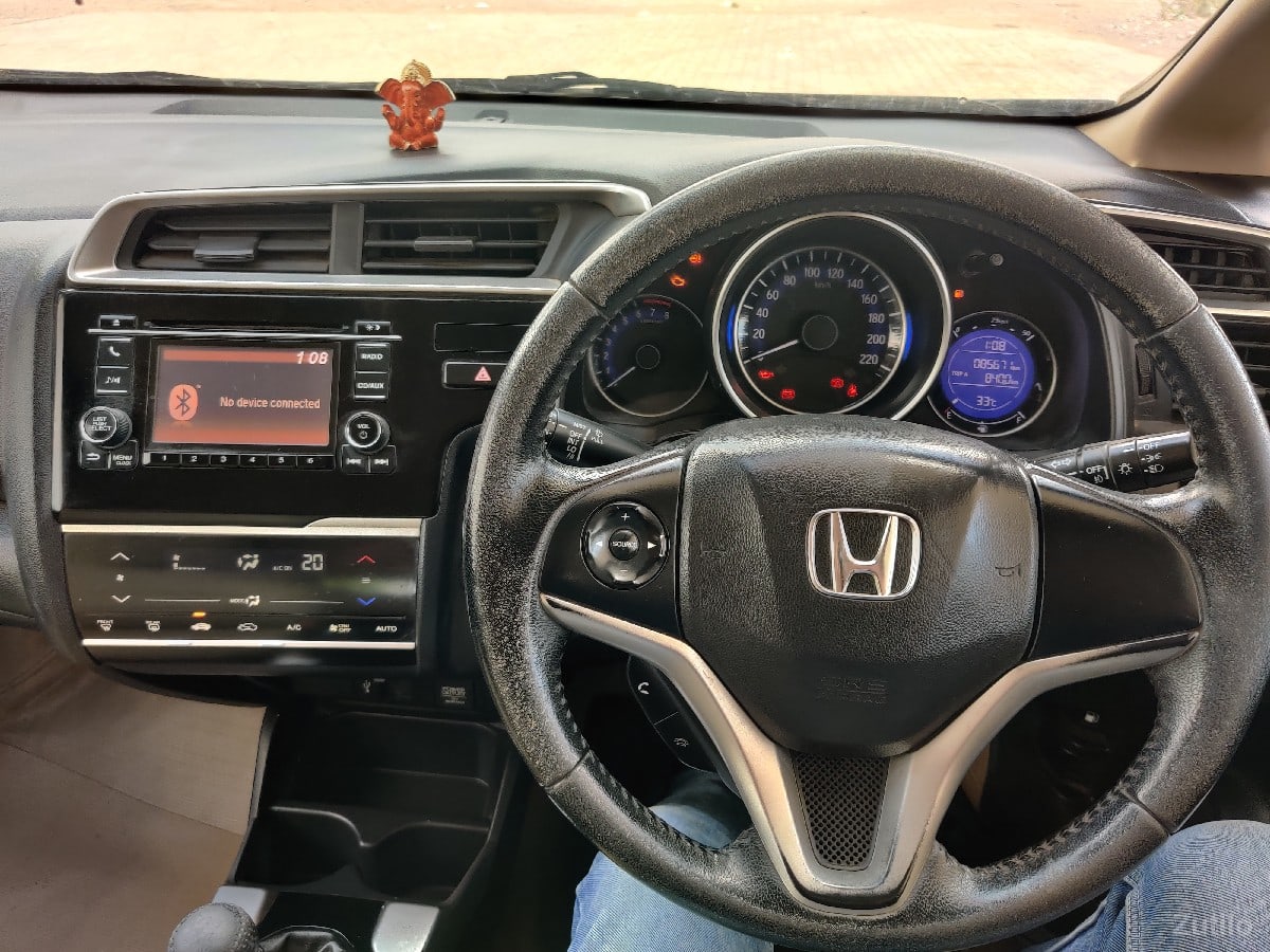 Honda jazz v top modal petrol with - Cars - Keshod - Image 5