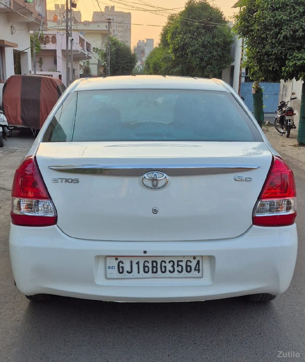 Toyota Etios ડીઝલ - Cars - Rajkot City - Image 2