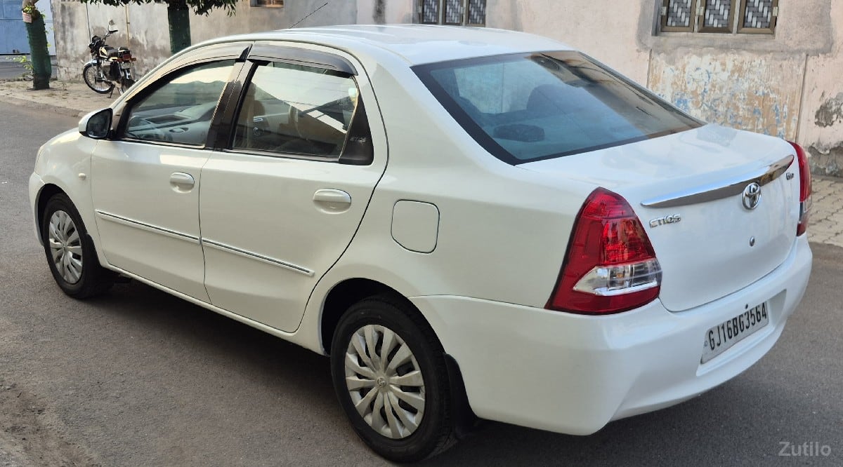 Toyota Etios ડીઝલ - Cars - Rajkot City - Image 3