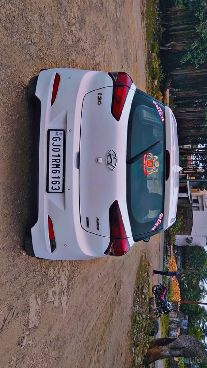 i20 મોડલ  2015  11 મો મહિનો ટોપ મોડ