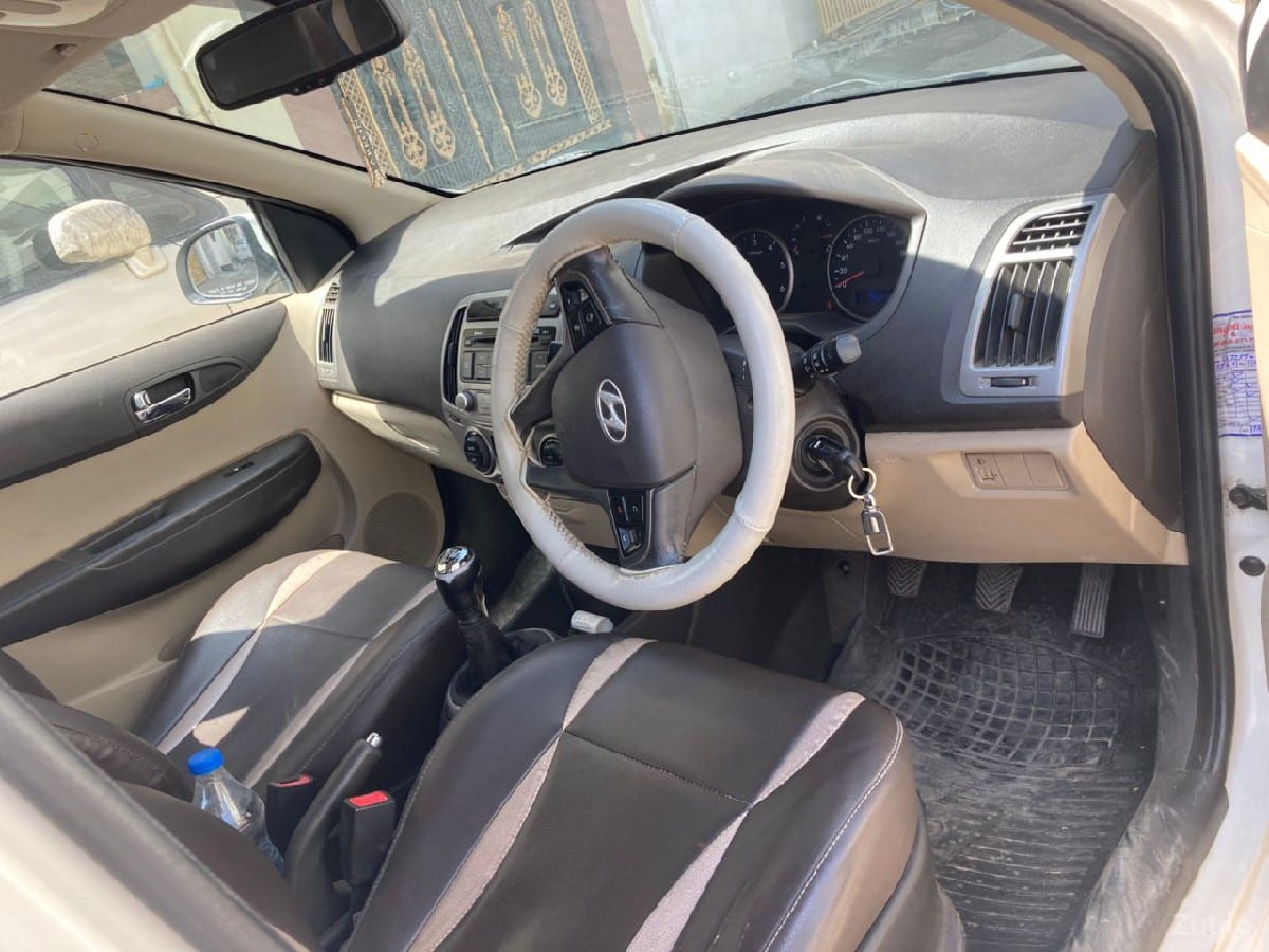 i20 વેચવાની છે - Cars - Junagadh City - Image 3