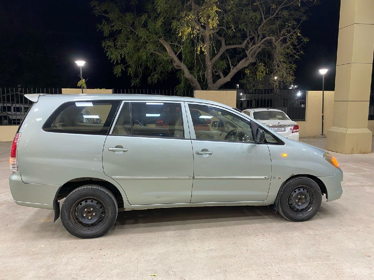 TOYOTA INNOVA G4 - કાર - ગાંધીનગર શહેર - Image 2