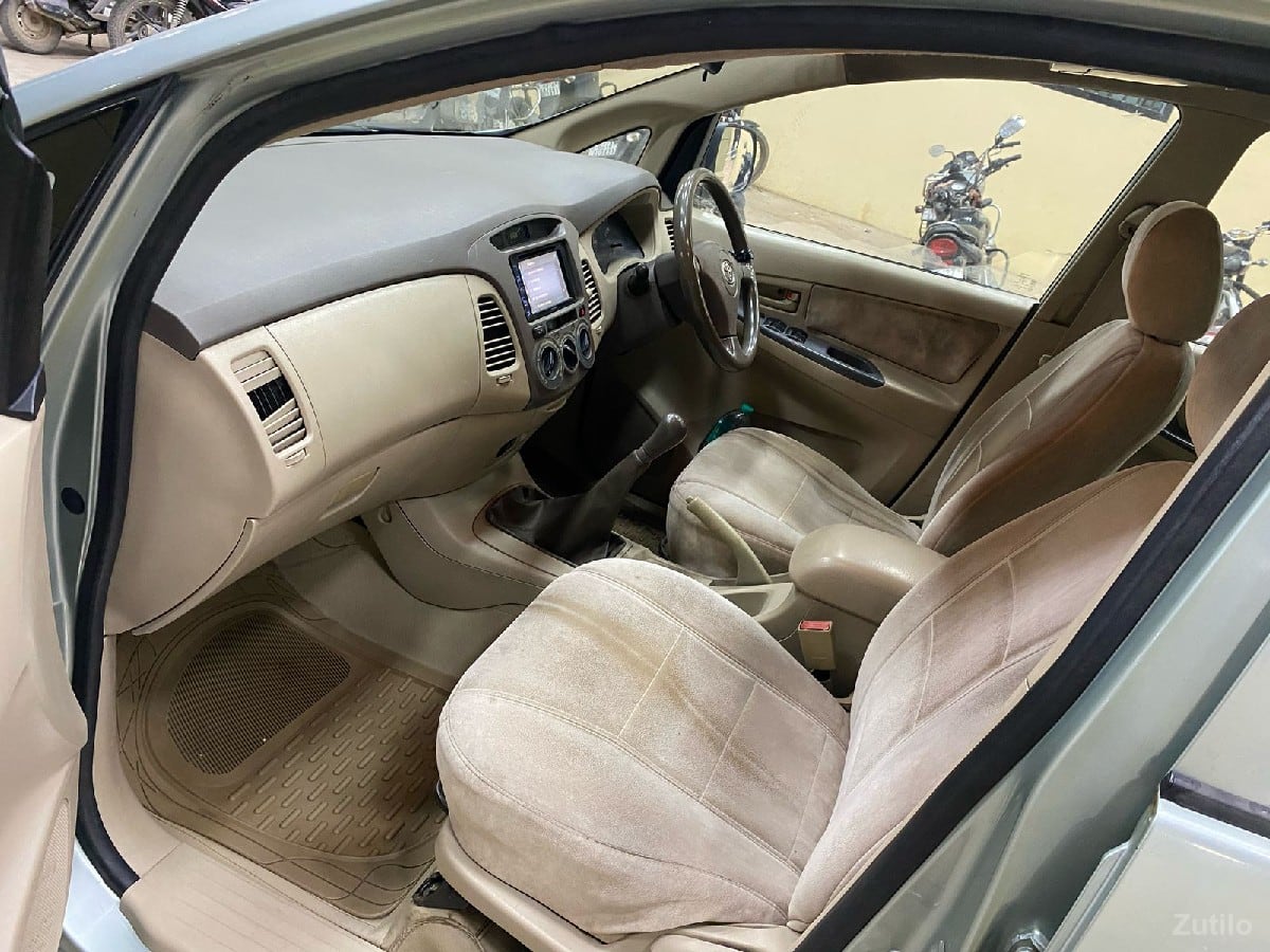 TOYOTA INNOVA G4 - કાર - ગાંધીનગર શહેર - Image 3