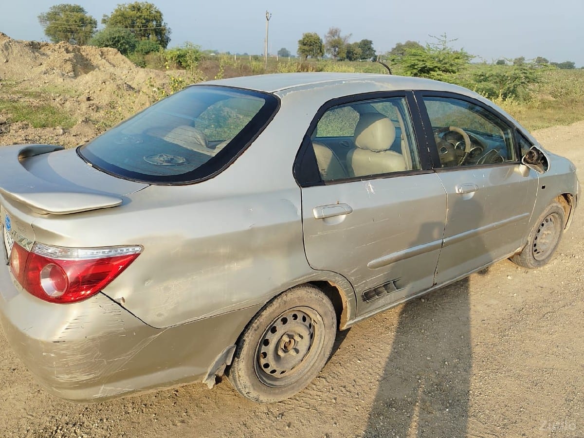 ફોર વીલ કાર વેચવાની છે - કાર - વડોદરા શહેર - Image 3