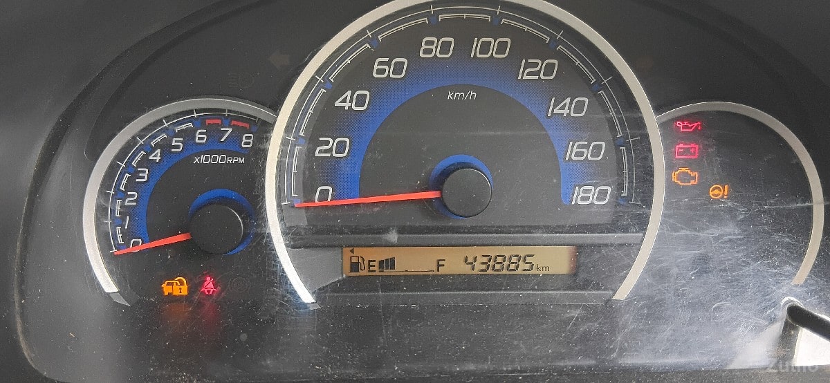 ફોરવીલ વેચવાનુ છે ફોરવીલ વેચવાનુ છે