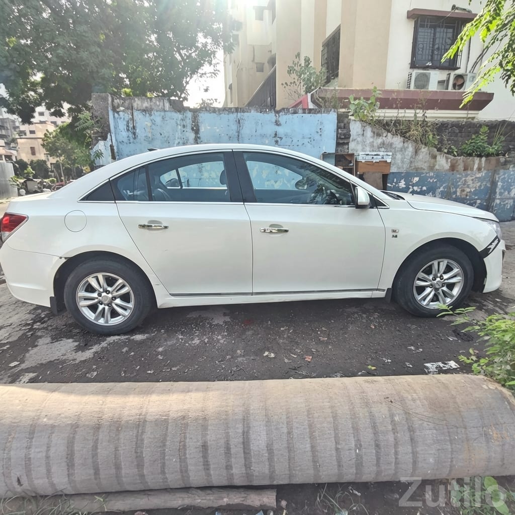 2014 Chevrolet Cruze LTZ Sedan White - Cars - Surat City - Image 3