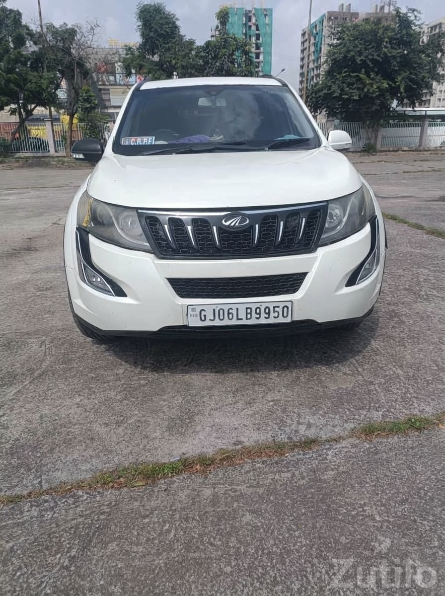 Mahindra XUV500 W6 2017 White SUV - કાર - અમદાવાદ શહેર - Image 4