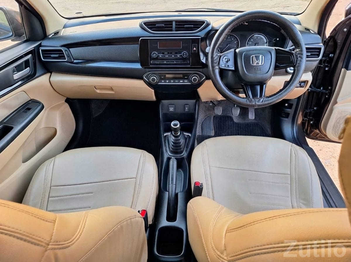 2019 Honda Amaze Black Sedan - કાર - અમદાવાદ શહેર - Image 3