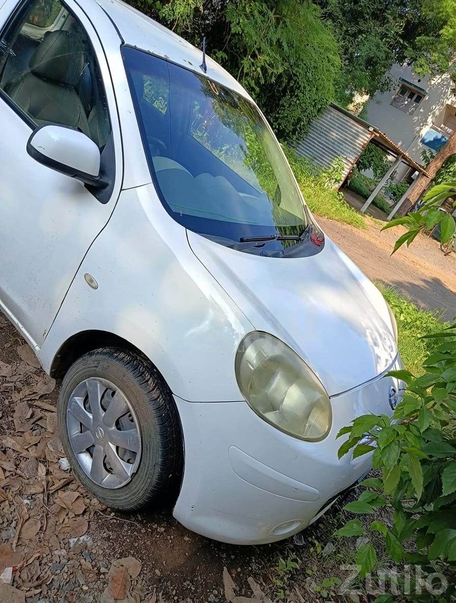 Nissan Micra 2011 White Hatchback - Cars - Jamjodhpur - Image 3