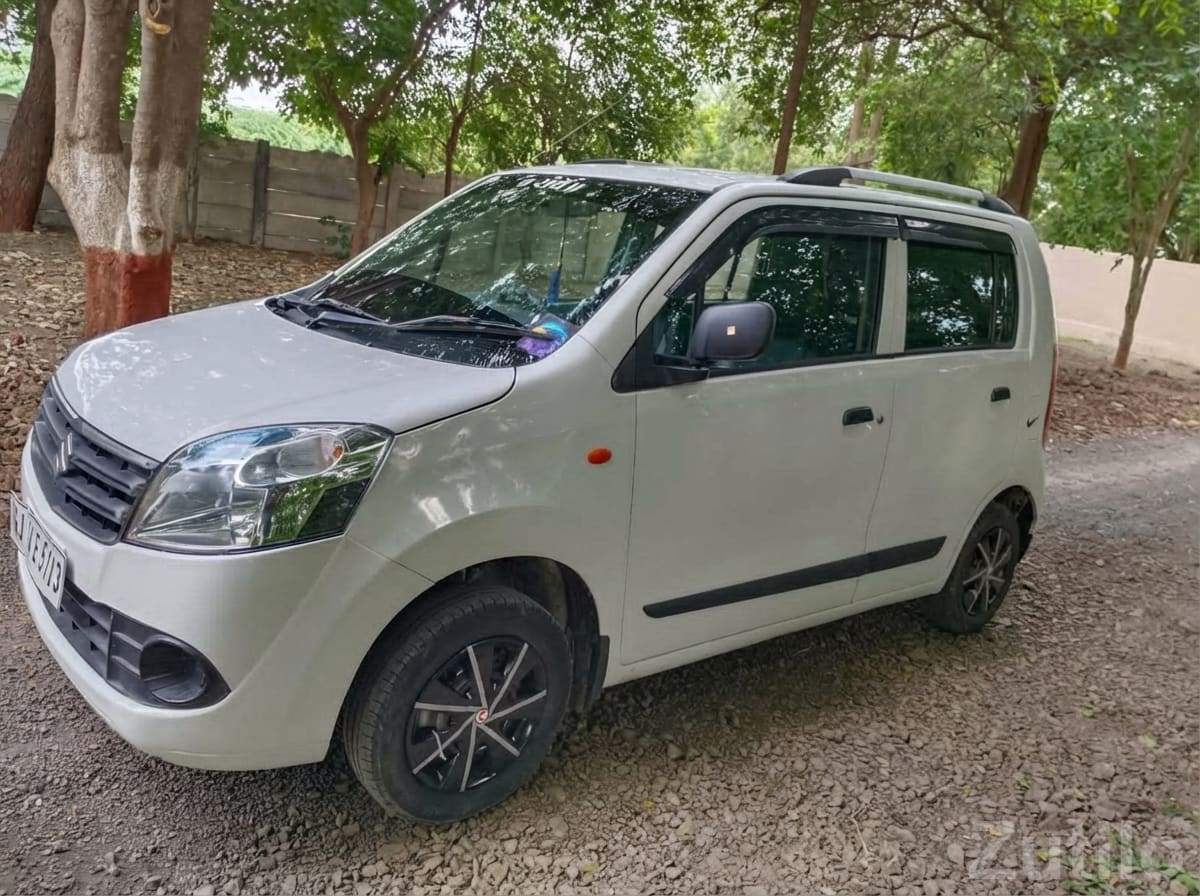 White Maruti WagonR with Alloy Wheels White Maruti WagonR with Alloy Wheels