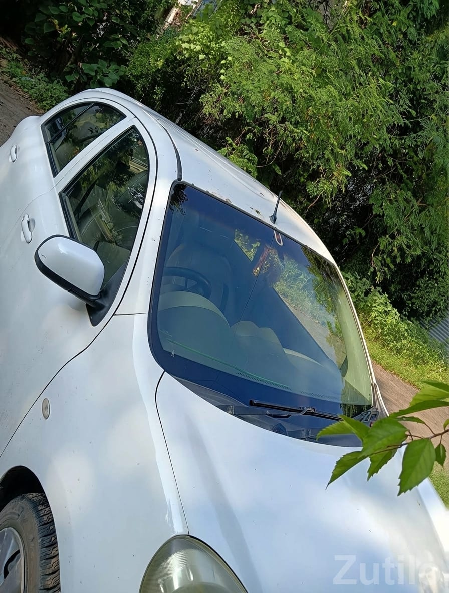 Nissan Micra 2011 White Hatchback - Cars - Jamjodhpur - Image 4