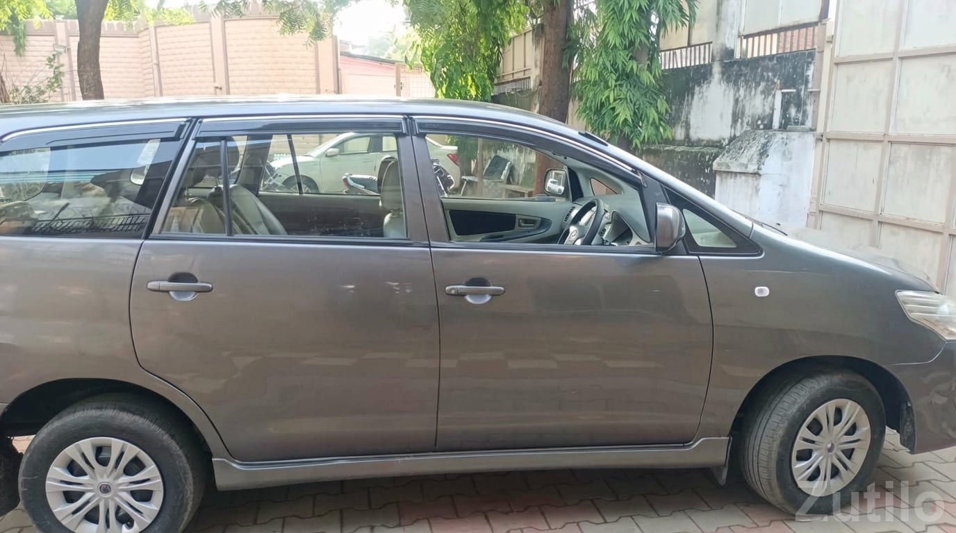 Toyota Innova Spacious Family MPV - કાર - અમદાવાદ શહેર - Image 4
