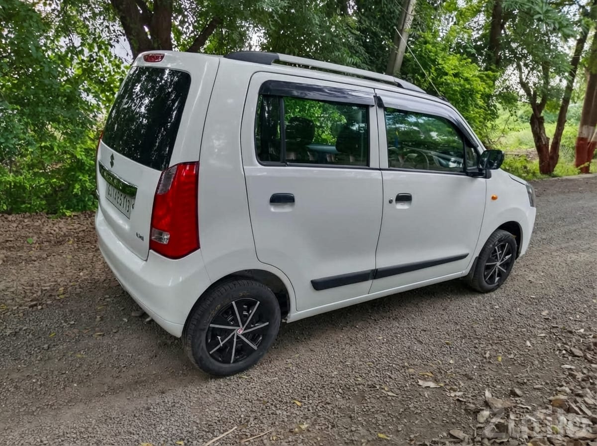 White Maruti WagonR with Alloy Wheels - કાર - અમરેલી - Image 3