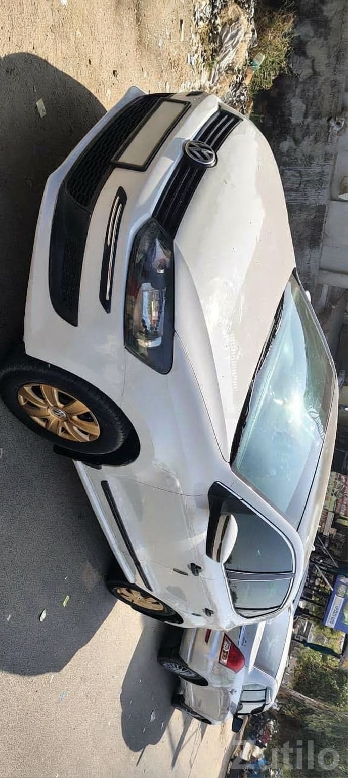 Volkswagen Polo 1.2 CNG Petrol White - Cars - Siddhpur - Image 3