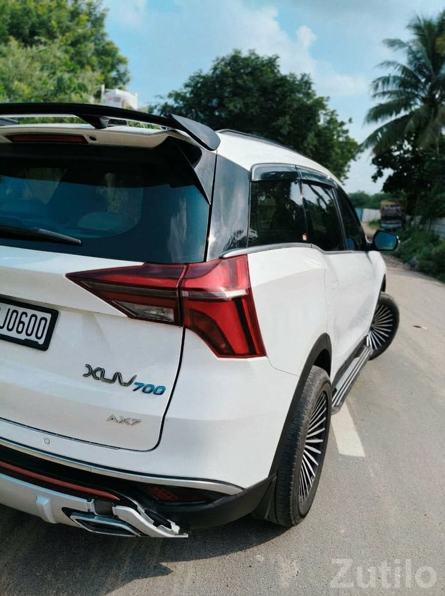 Mahindra XUV700 Premium White SUV - Cars - Ahmedabad City - Image 4