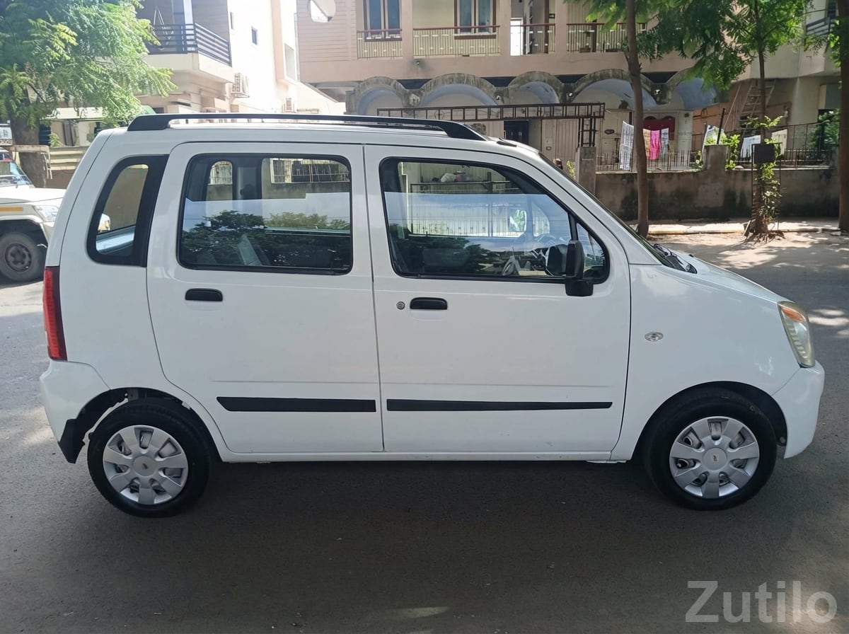 Maruti WagonR LXi CNG – White Family Car Maruti WagonR LXi CNG – White Family Car